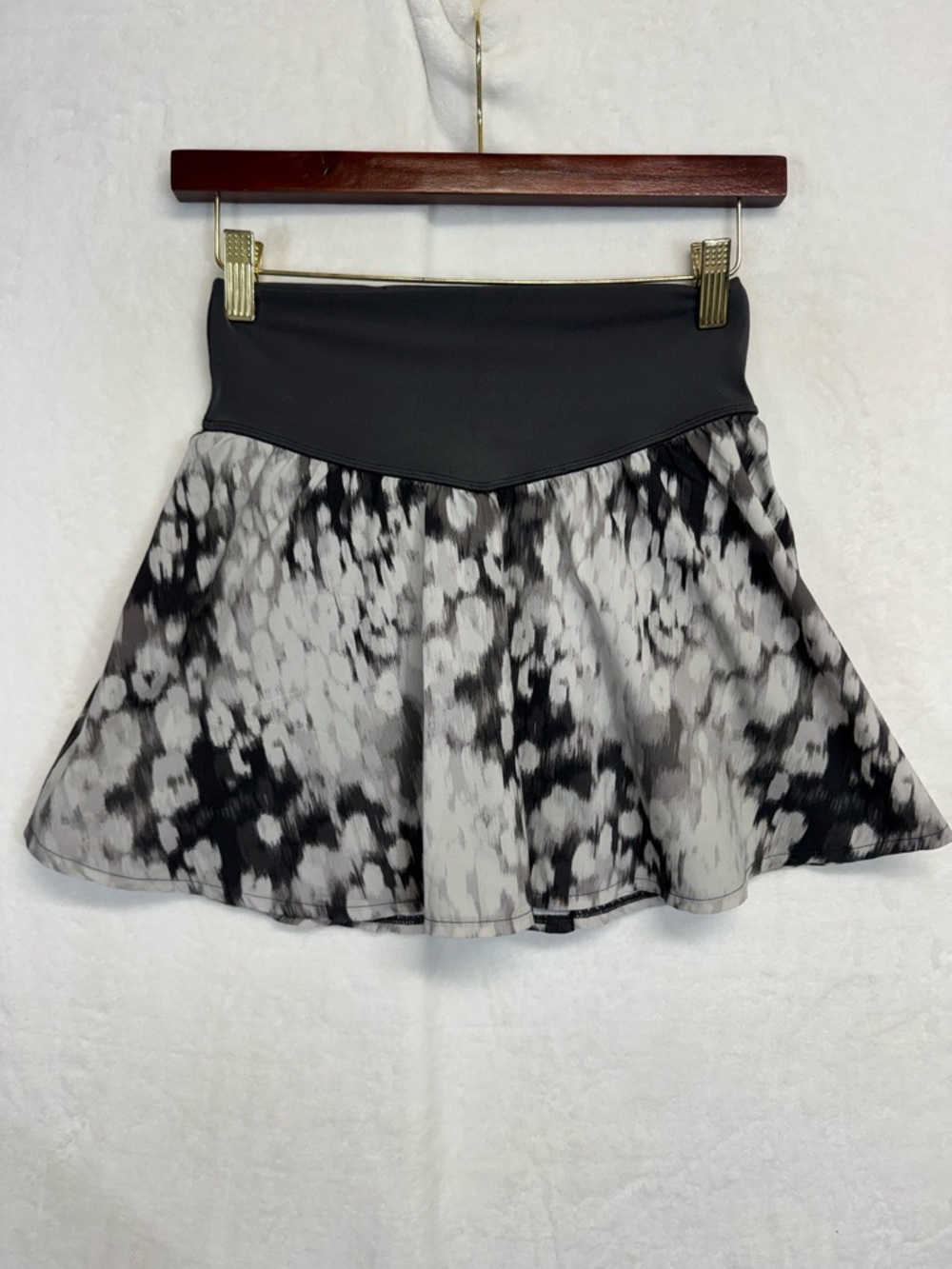 Offline by Aerie Athletic Small Gray & White Patterned Tennis Skort Lightweight